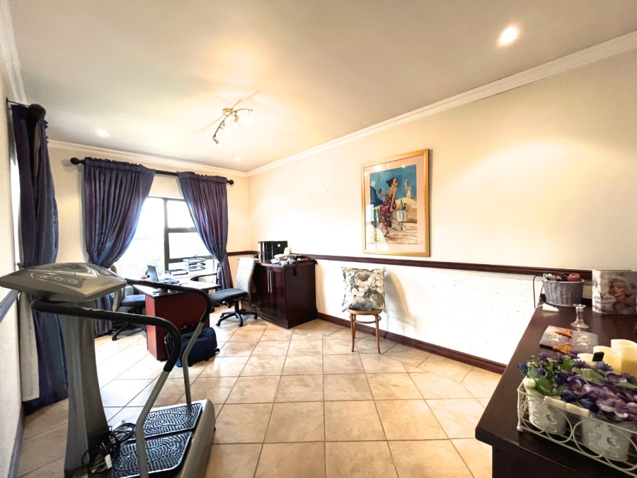 5 Bedroom Property for Sale in Birdwood Estate North West